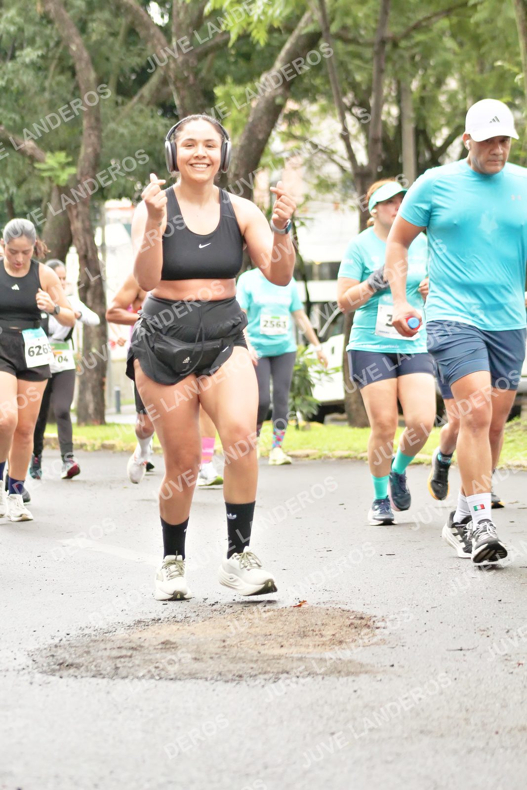 Foto del MEDIO MARATÓN ATLAS en Av. Patria, frente al Parque El Polvorín, Zapopan a las 08:44 · dorsal 4, 2563, 6265