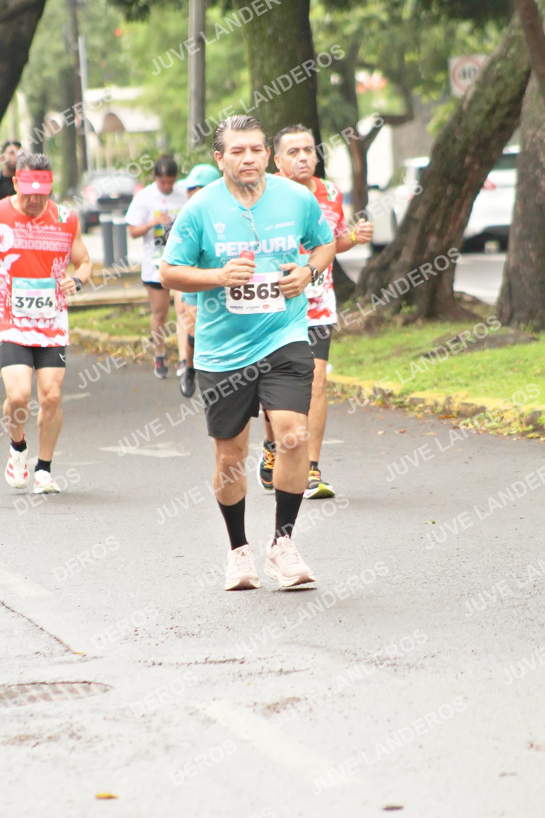 Foto del MEDIO MARATÓN ATLAS en Av. Patria, frente al Parque El Polvorín, Zapopan a las 08:52 · dorsal 3764, 6565, 40