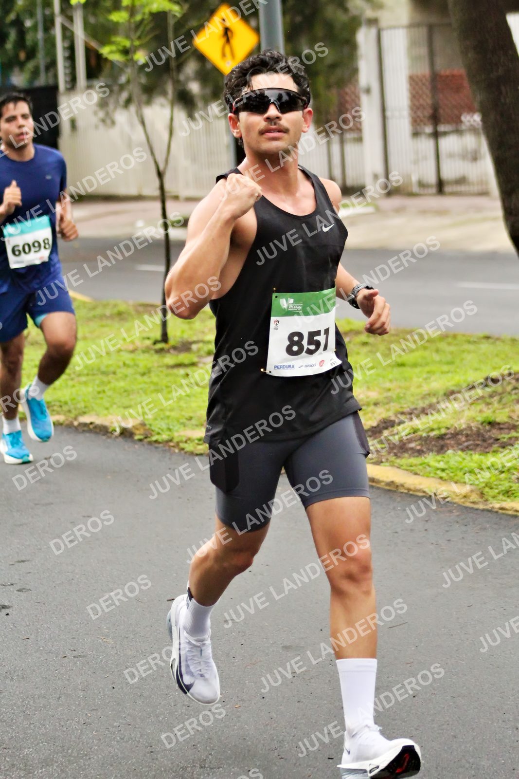 Foto del MEDIO MARATÓN ATLAS en Av. Patria, frente al Parque El Polvorín, Zapopan a las 08:09 · dorsal 851, 6098