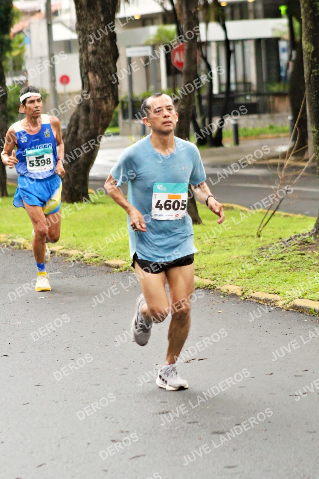 Foto del MEDIO MARATÓN ATLAS en Av. Patria, frente al Parque El Polvorín, Zapopan a las 08:09 · dorsal 4605, 5398