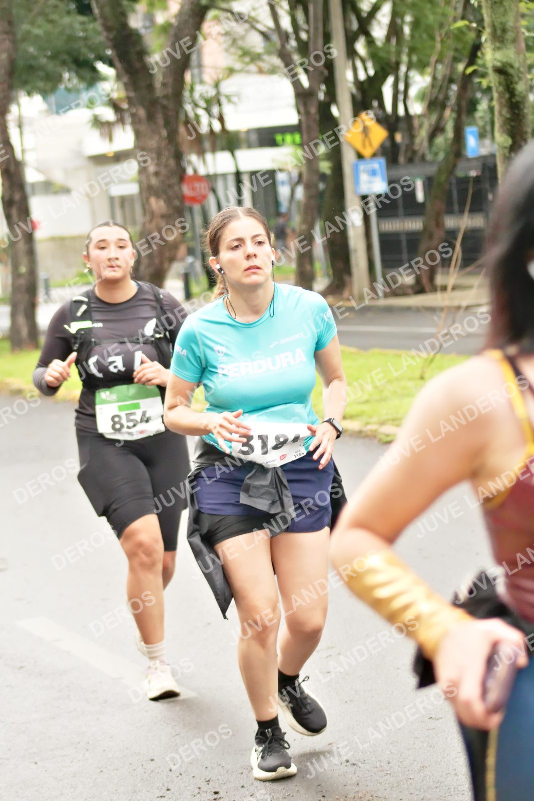 Foto del MEDIO MARATÓN ATLAS en Av. Patria, frente al Parque El Polvorín, Zapopan a las 08:49 · dorsal 854, 3184