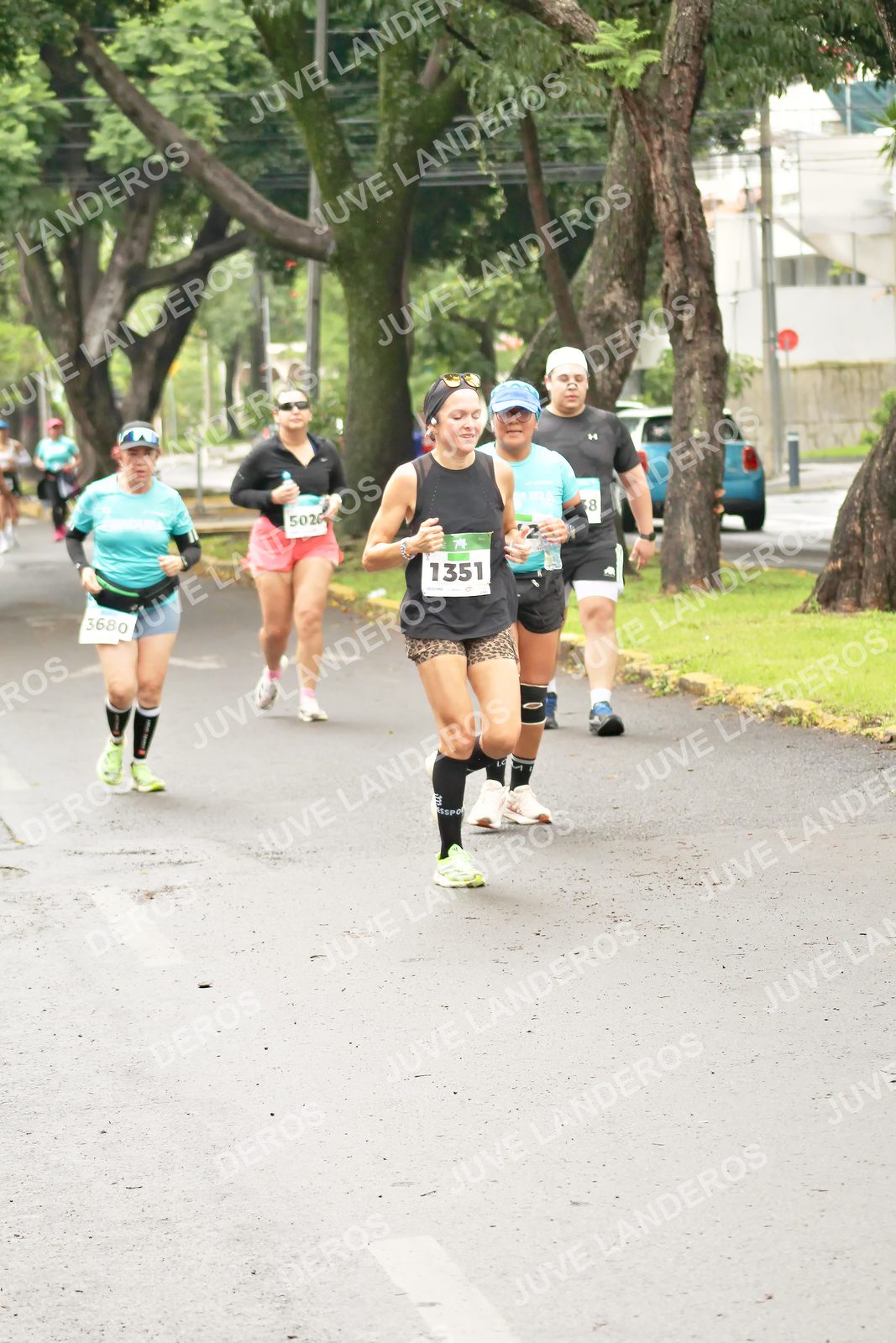 Foto del MEDIO MARATÓN ATLAS en Av. Patria, frente al Parque El Polvorín, Zapopan a las 08:55 · dorsal 1351, 3680, 2, 8