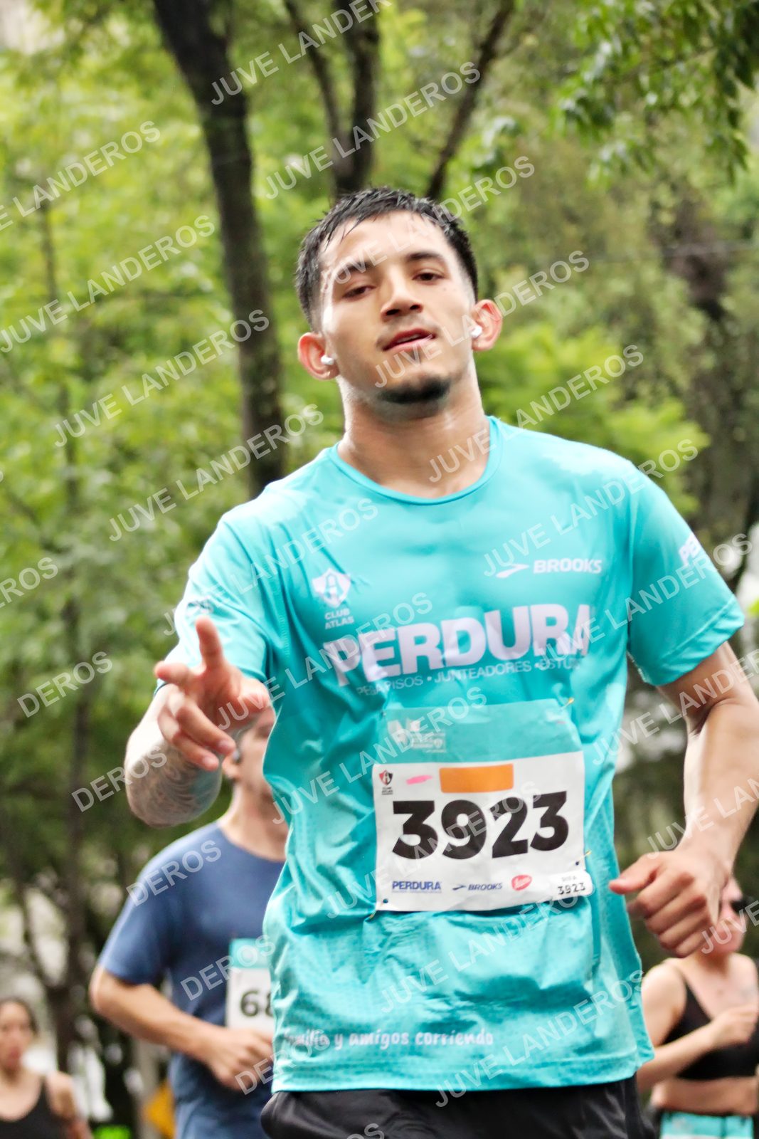 Foto del MEDIO MARATÓN ATLAS en Av. Patria, frente al Parque El Polvorín, Zapopan a las 08:21 · dorsal 3923, 68