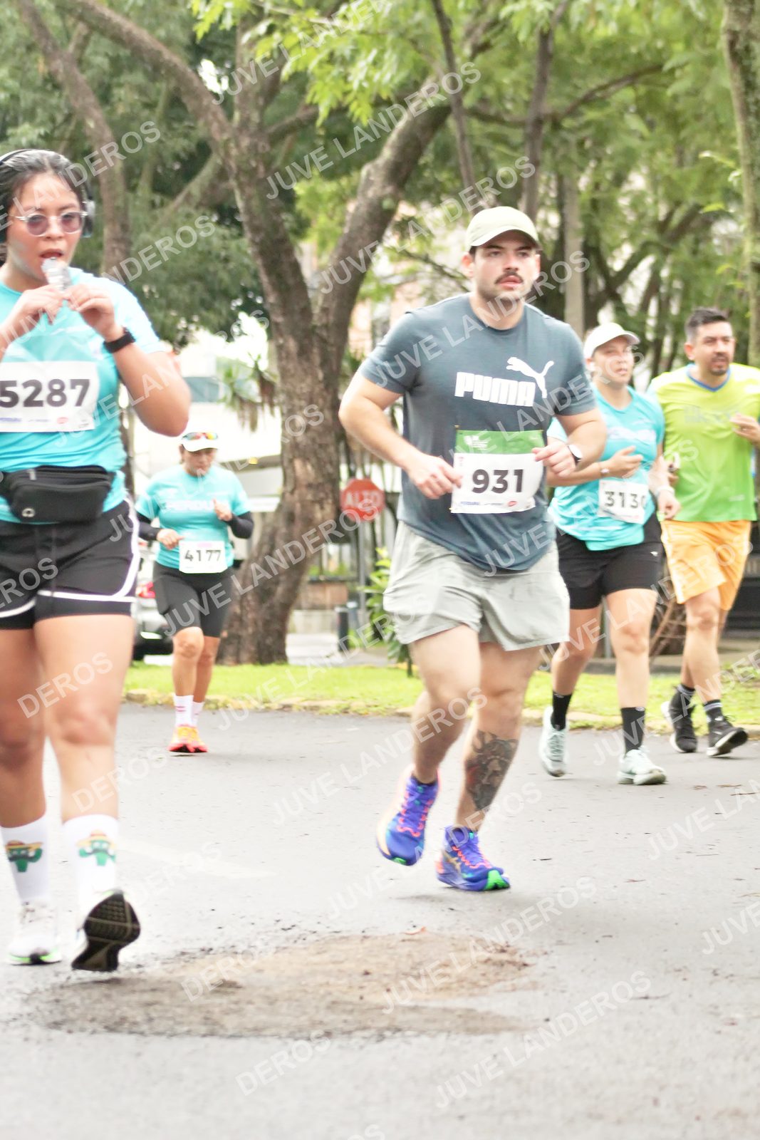 Foto del MEDIO MARATÓN ATLAS en Av. Patria, frente al Parque El Polvorín, Zapopan a las 08:46 · dorsal 931, 5287, 3130, 4177