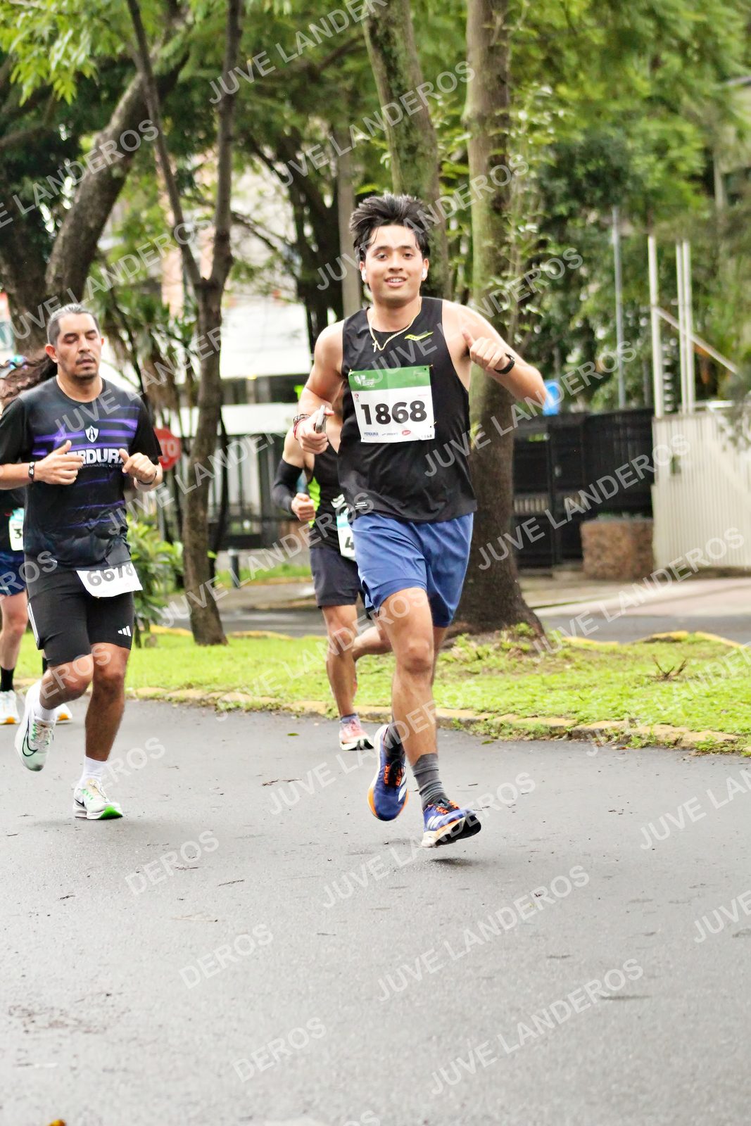 Foto del MEDIO MARATÓN ATLAS en Av. Patria, frente al Parque El Polvorín, Zapopan a las 08:15 · dorsal 1868, 6678, 4
