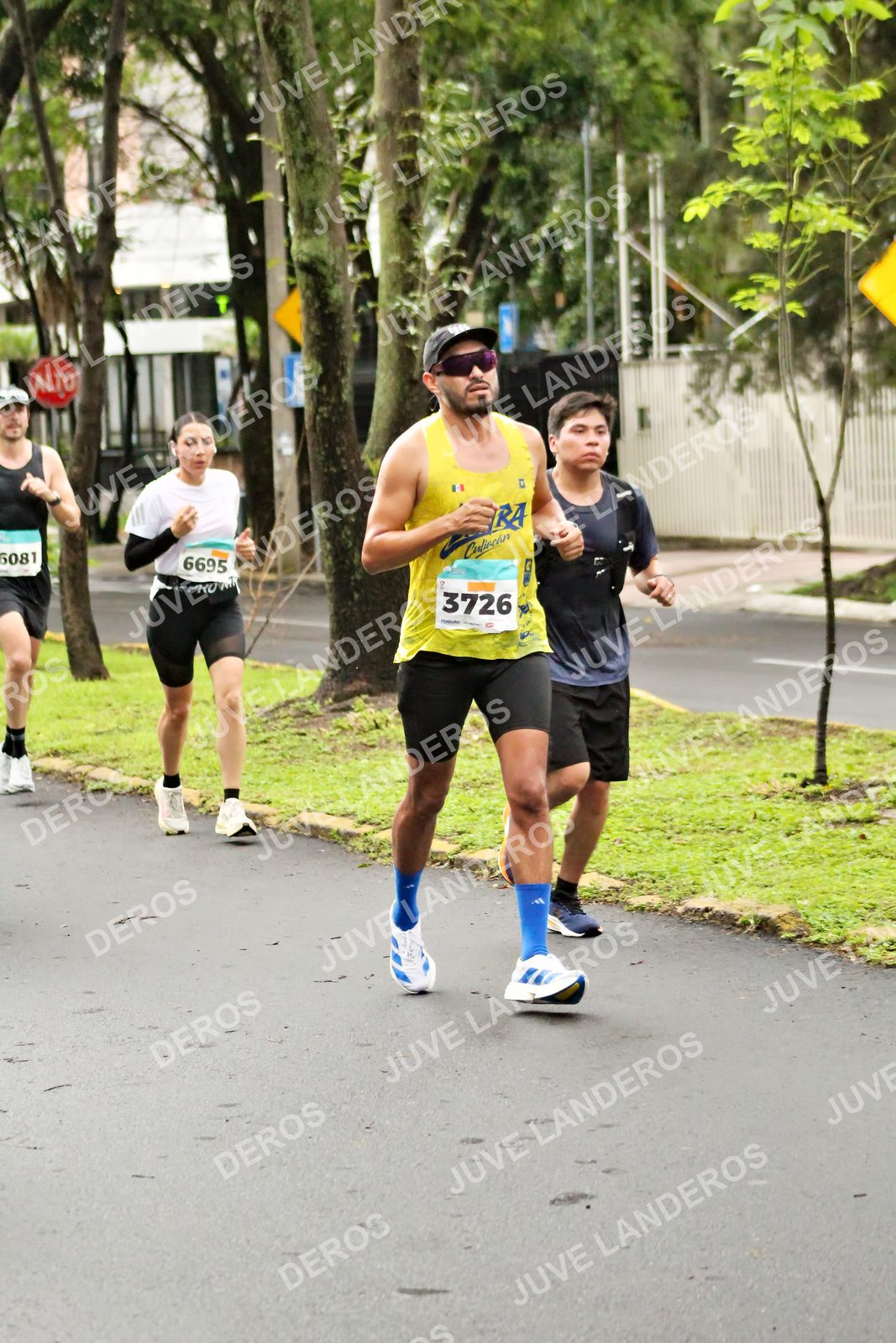 Foto del MEDIO MARATÓN ATLAS en Av. Patria, frente al Parque El Polvorín, Zapopan a las 08:11 · dorsal 3726, 6695, 6081