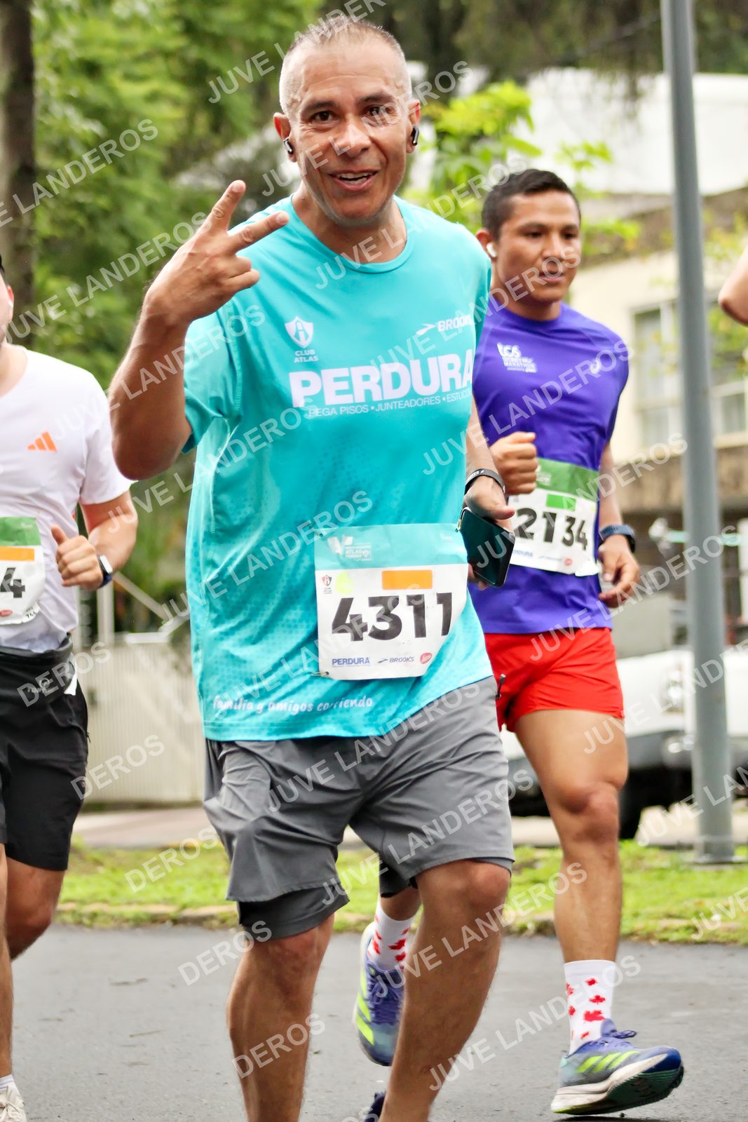 Foto del MEDIO MARATÓN ATLAS en Av. Patria, frente al Parque El Polvorín, Zapopan a las 08:33 · dorsal 4311, 4, 2134