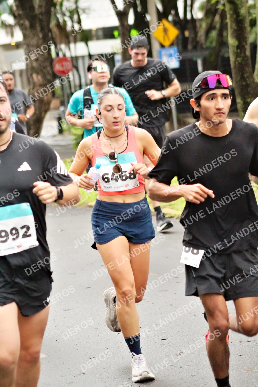 Foto del MEDIO MARATÓN ATLAS en Av. Patria, frente al Parque El Polvorín, Zapopan a las 08:21 · dorsal 6468, 992