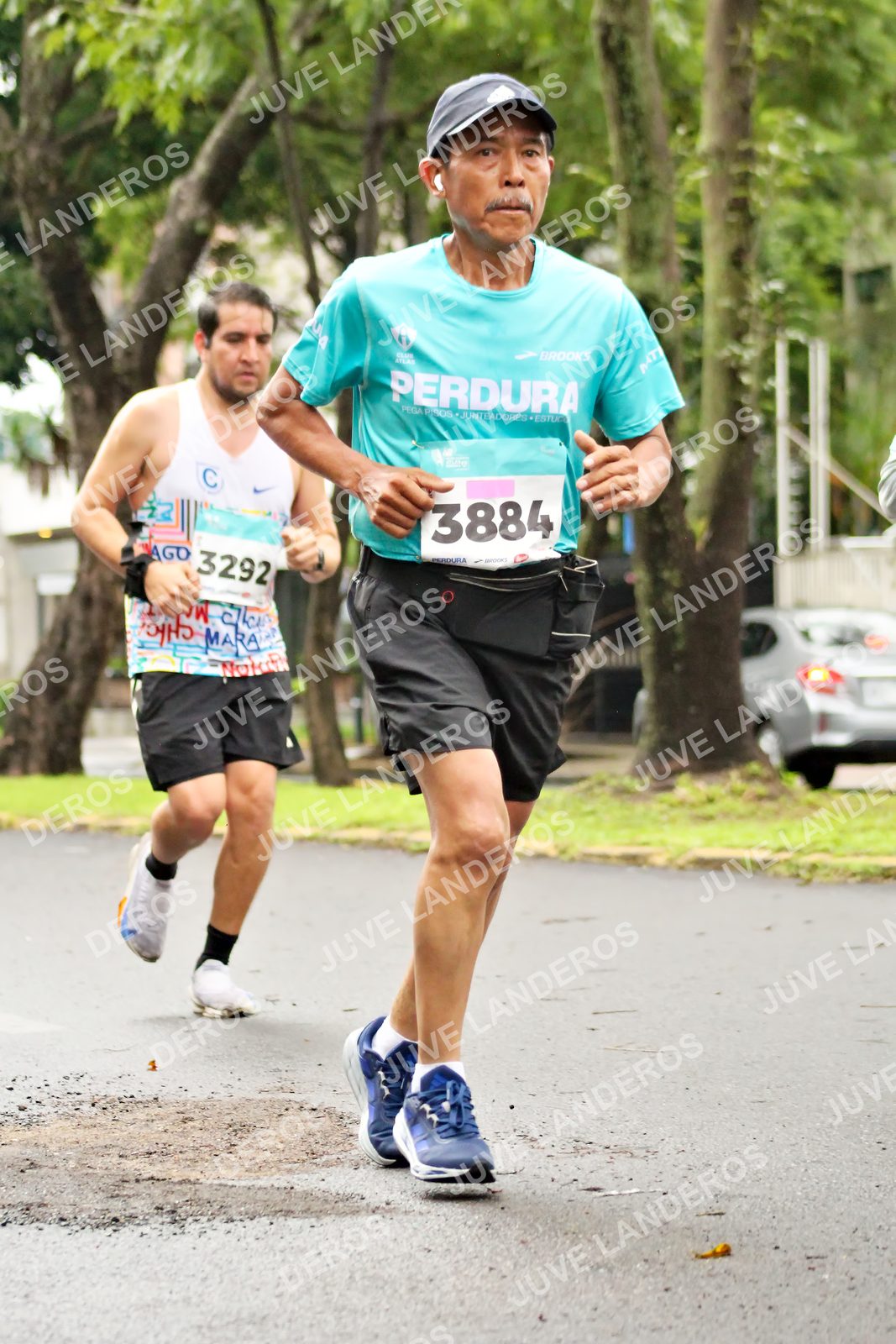 Foto del MEDIO MARATÓN ATLAS en Av. Patria, frente al Parque El Polvorín, Zapopan a las 08:27 · dorsal 3884, 3292