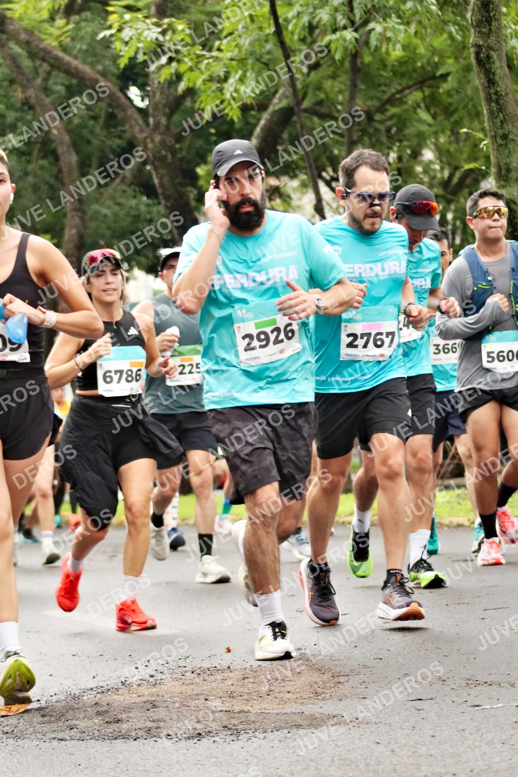 Foto del MEDIO MARATÓN ATLAS en Av. Patria, frente al Parque El Polvorín, Zapopan a las 08:28 · dorsal 2926, 2767, 6786, 225