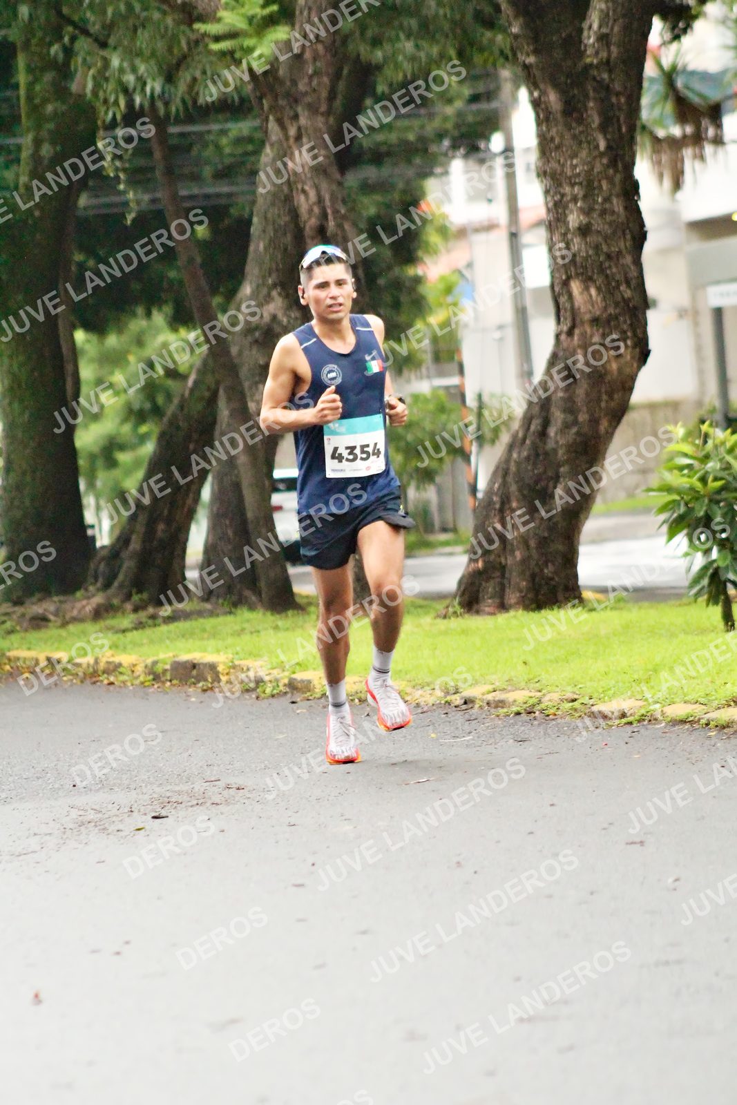 Foto del MEDIO MARATÓN ATLAS en Av. Patria, frente al Parque El Polvorín, Zapopan a las 08:05 · dorsal 4354