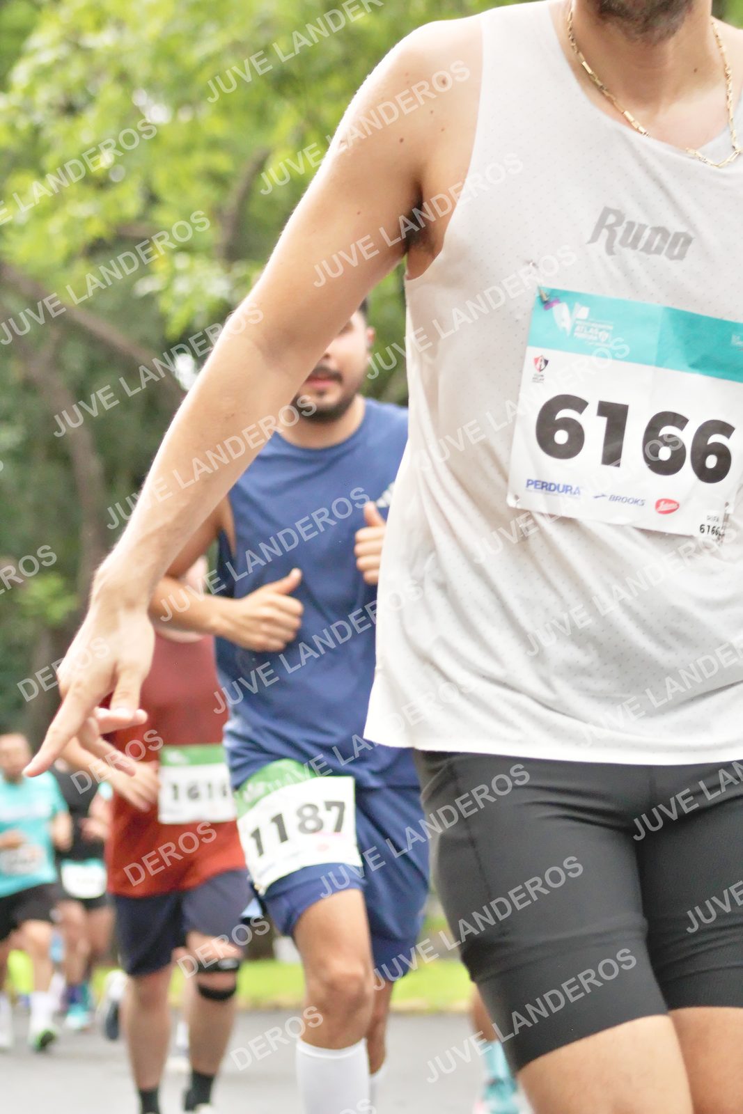 Foto del MEDIO MARATÓN ATLAS en Av. Patria, frente al Parque El Polvorín, Zapopan a las 08:32 · dorsal 1187, 6166