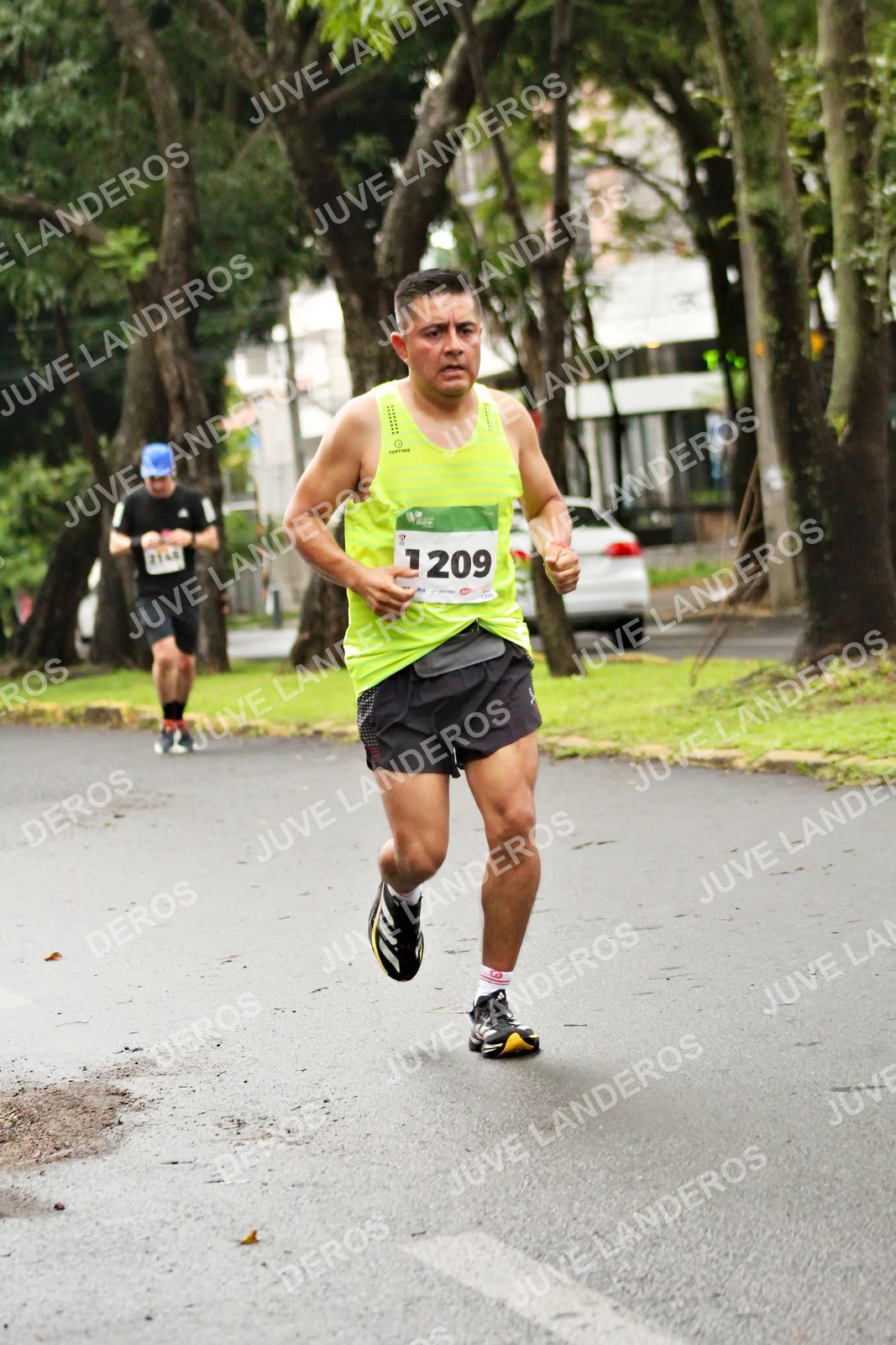 Foto del MEDIO MARATÓN ATLAS en Av. Patria, frente al Parque El Polvorín, Zapopan a las 08:11 · dorsal 1