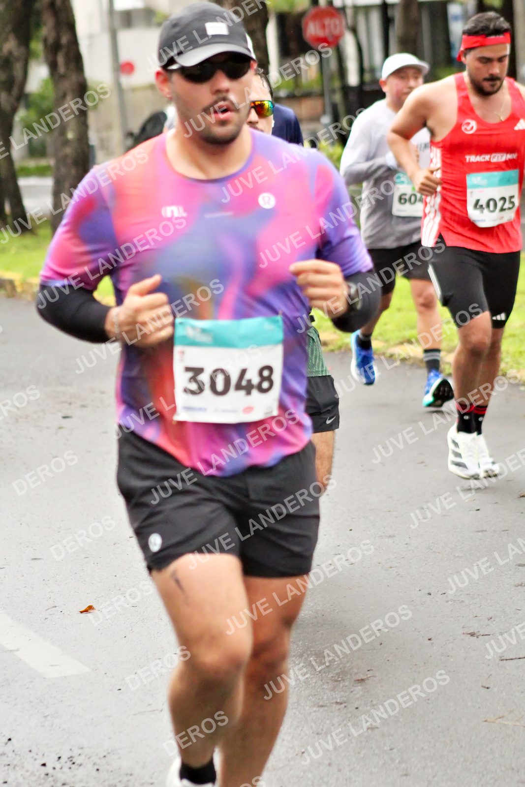 Foto del MEDIO MARATÓN ATLAS en Av. Patria, frente al Parque El Polvorín, Zapopan a las 08:18 · dorsal 3048, 4025, 604