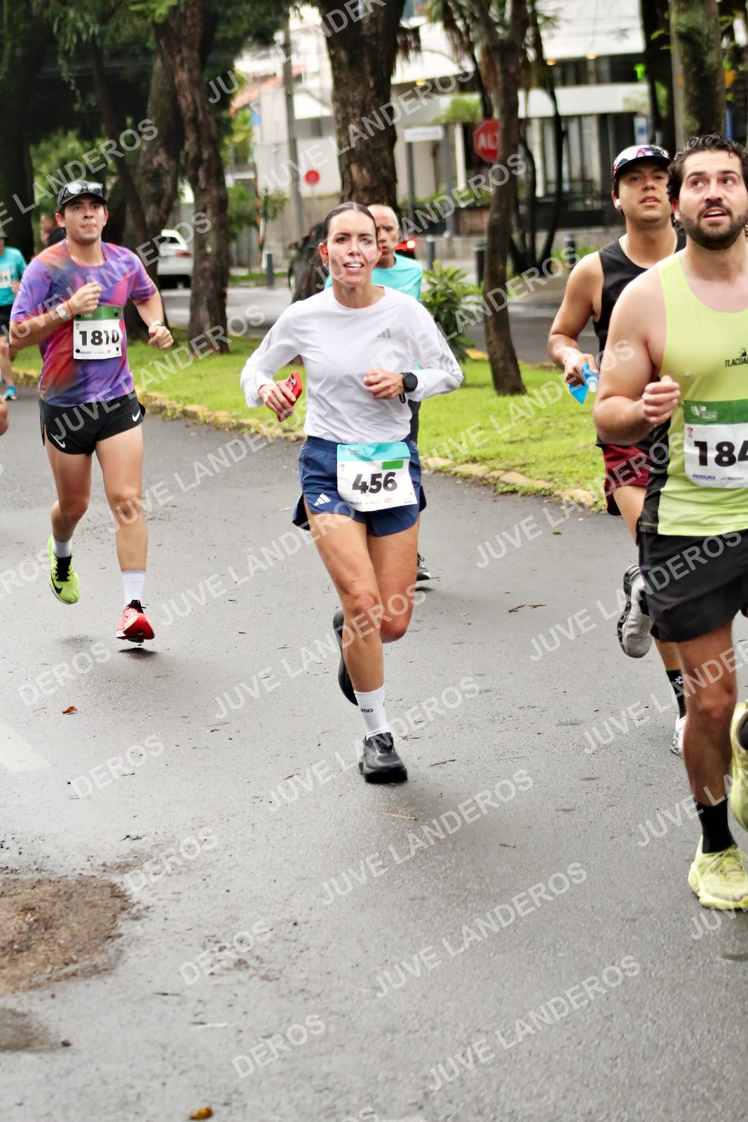 Foto del MEDIO MARATÓN ATLAS en Av. Patria, frente al Parque El Polvorín, Zapopan a las 08:14 · dorsal 456, 1810