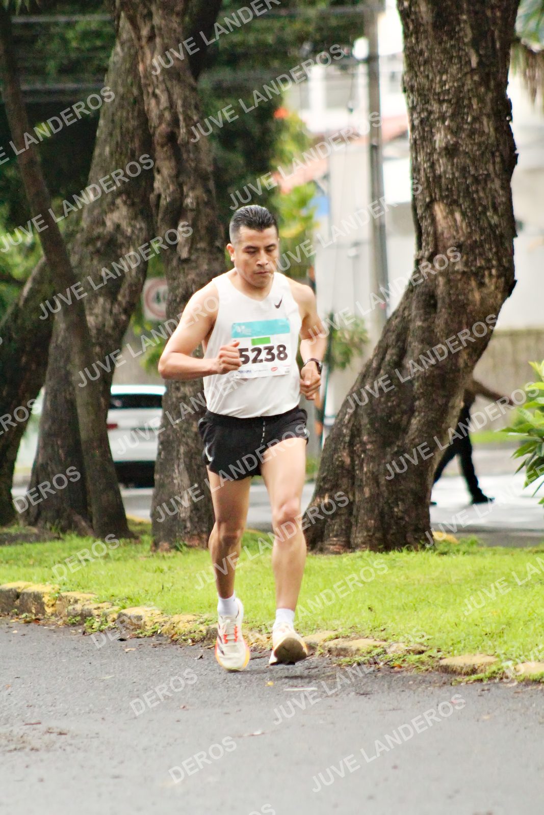 Foto del MEDIO MARATÓN ATLAS en Av. Patria, frente al Parque El Polvorín, Zapopan a las 08:04 · dorsal 5238