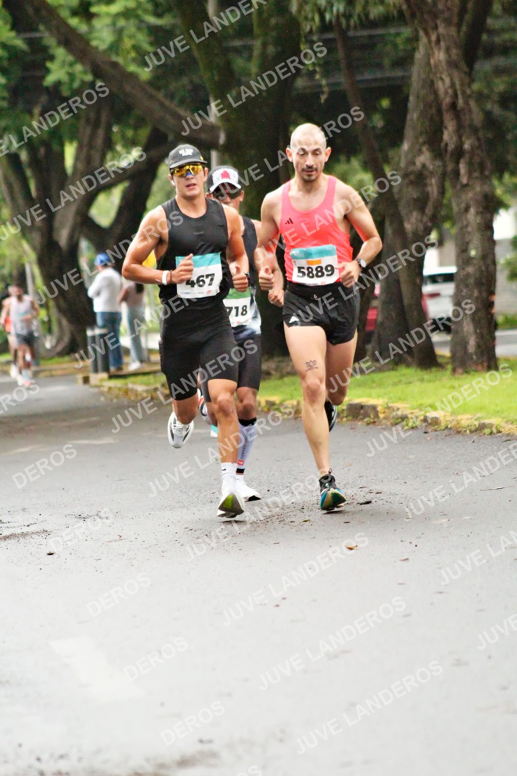 Foto del MEDIO MARATÓN ATLAS en Av. Patria, frente al Parque El Polvorín, Zapopan a las 07:59 · dorsal 5889, 718, 467