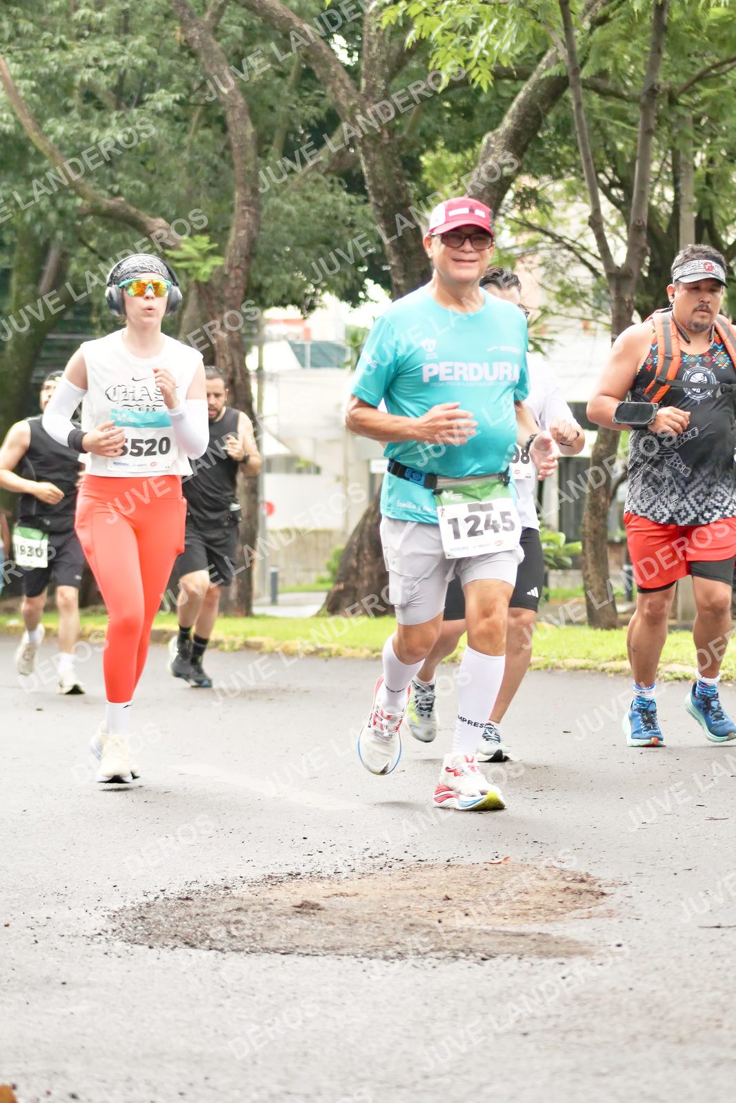 Foto del MEDIO MARATÓN ATLAS en Av. Patria, frente al Parque El Polvorín, Zapopan a las 08:47 · dorsal 1245, 930, 520