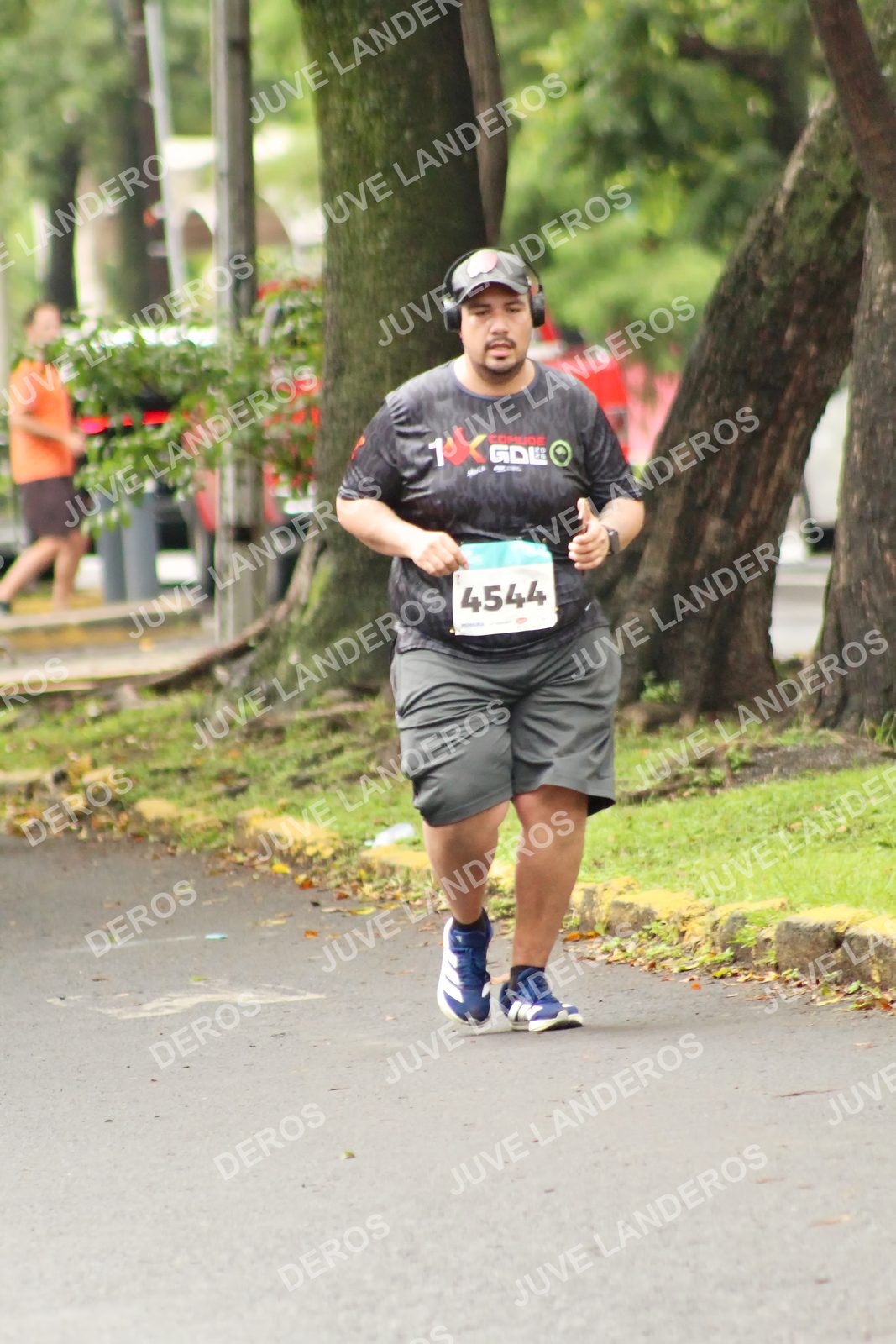 Foto del MEDIO MARATÓN ATLAS en Av. Patria, frente al Parque El Polvorín, Zapopan a las 08:59 · dorsal 4544, 1