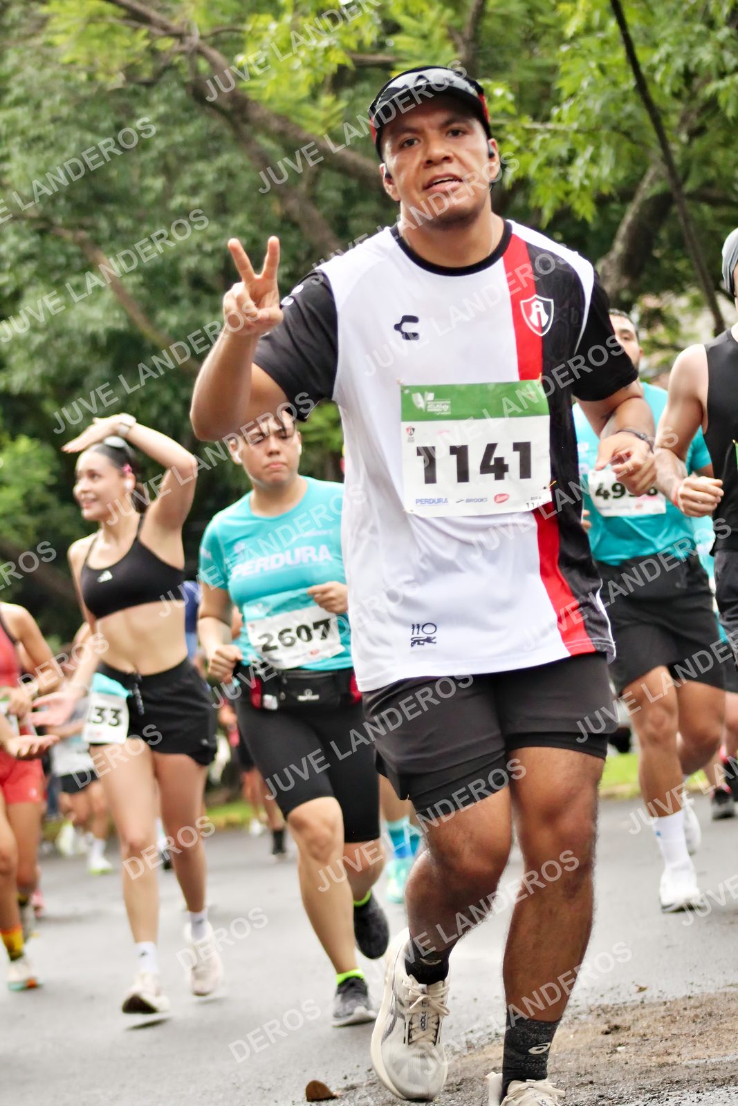 Foto del MEDIO MARATÓN ATLAS en Av. Patria, frente al Parque El Polvorín, Zapopan a las 08:31 · dorsal 1141, 49, 33, 110
