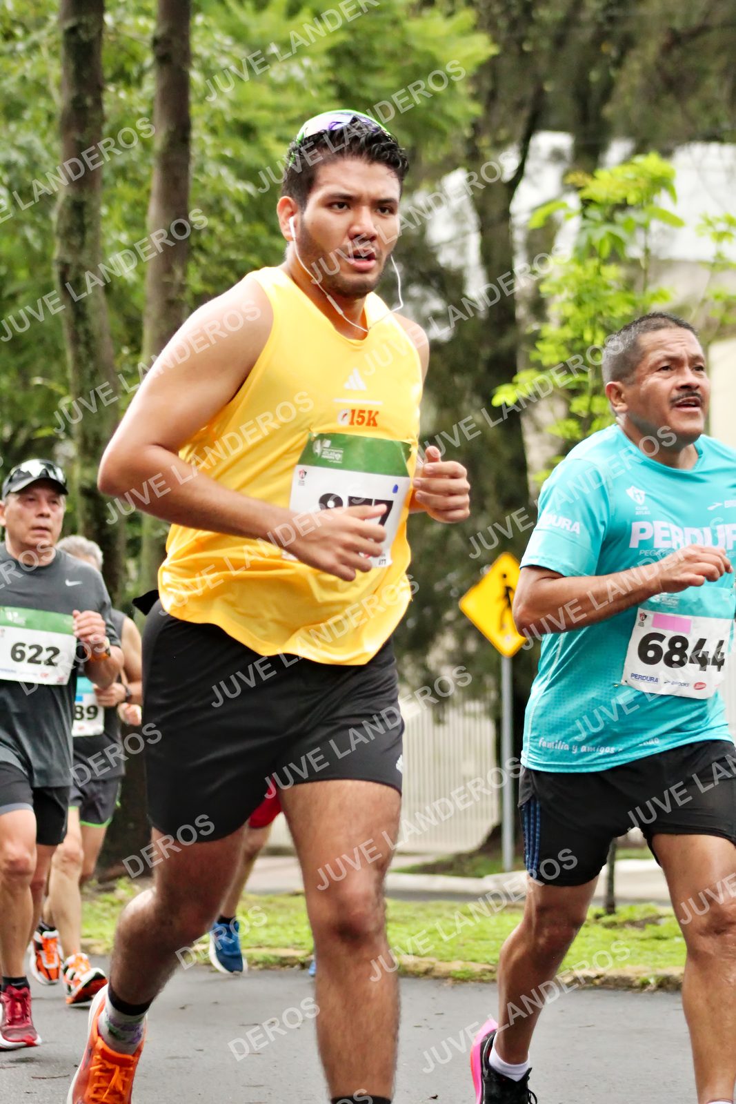 Foto del MEDIO MARATÓN ATLAS en Av. Patria, frente al Parque El Polvorín, Zapopan a las 08:23 · dorsal 6844, 622, 89