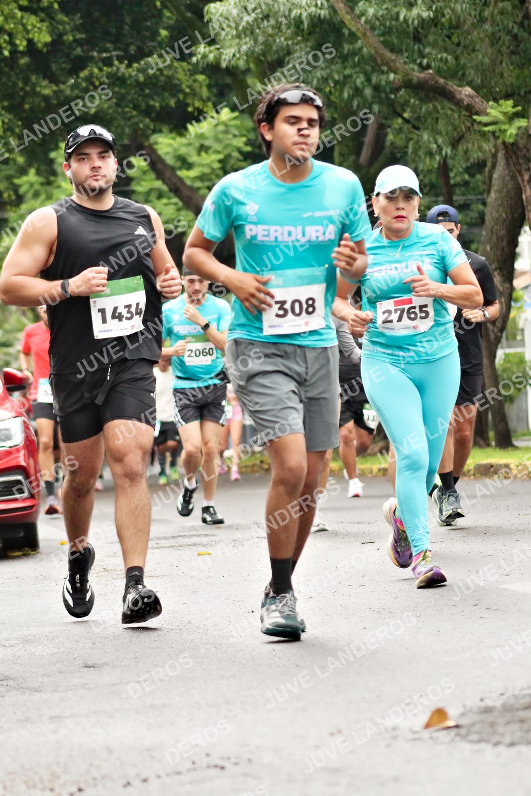Foto del MEDIO MARATÓN ATLAS en Av. Patria, frente al Parque El Polvorín, Zapopan a las 08:34 · dorsal 308, 2765, 1434, 2060