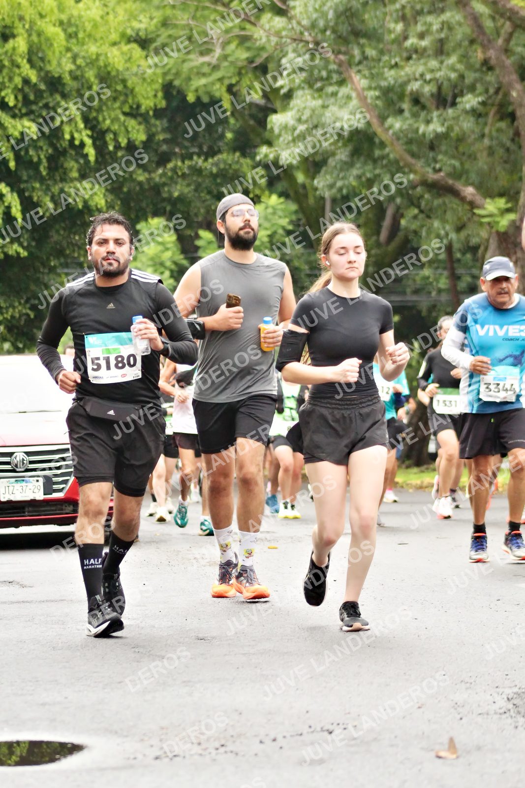 Foto del MEDIO MARATÓN ATLAS en Av. Patria, frente al Parque El Polvorín, Zapopan a las 08:41 · dorsal 5180, 531, 12, 1