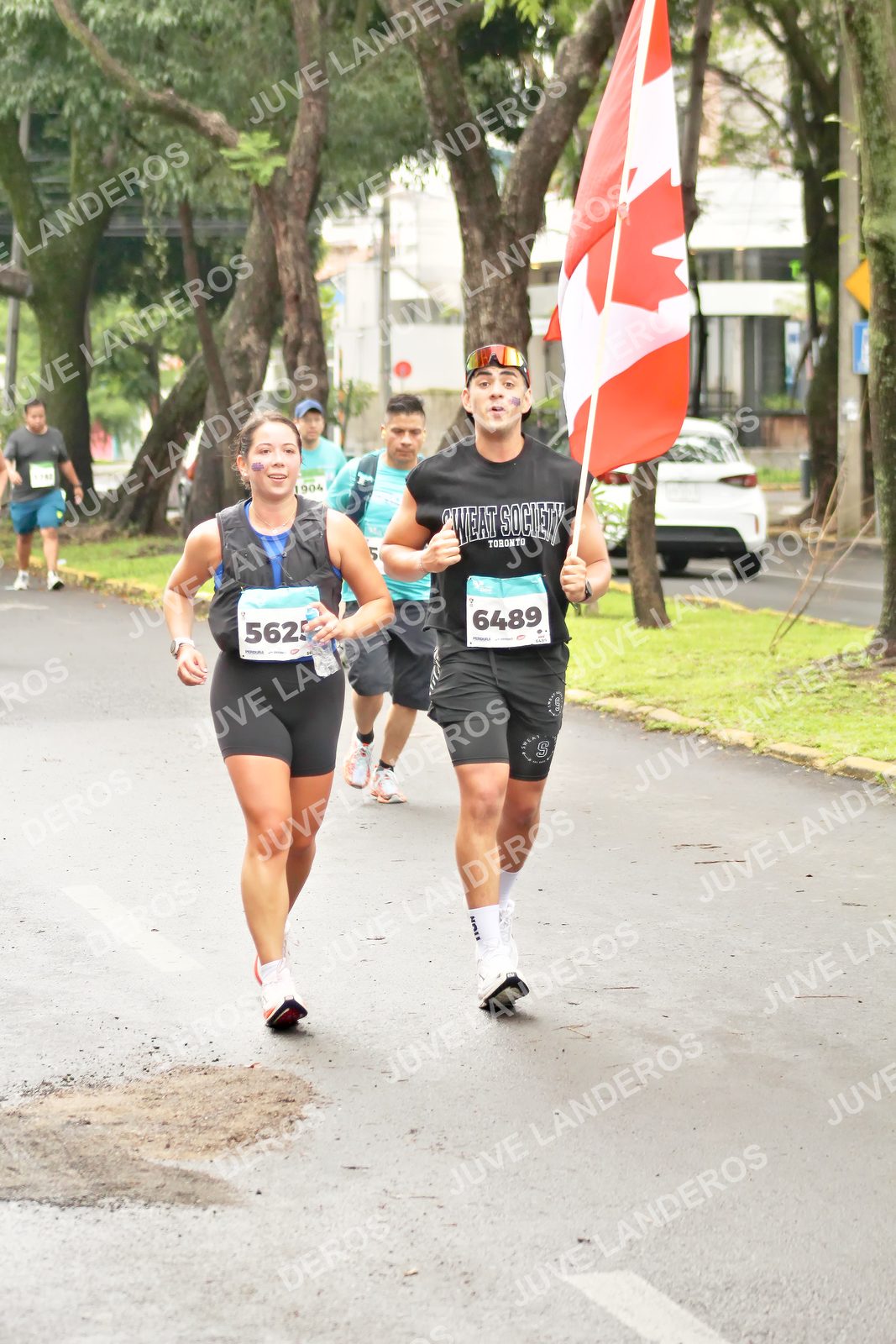 Foto del MEDIO MARATÓN ATLAS en Av. Patria, frente al Parque El Polvorín, Zapopan a las 08:59 · dorsal 6489, 5625, 904, 5
