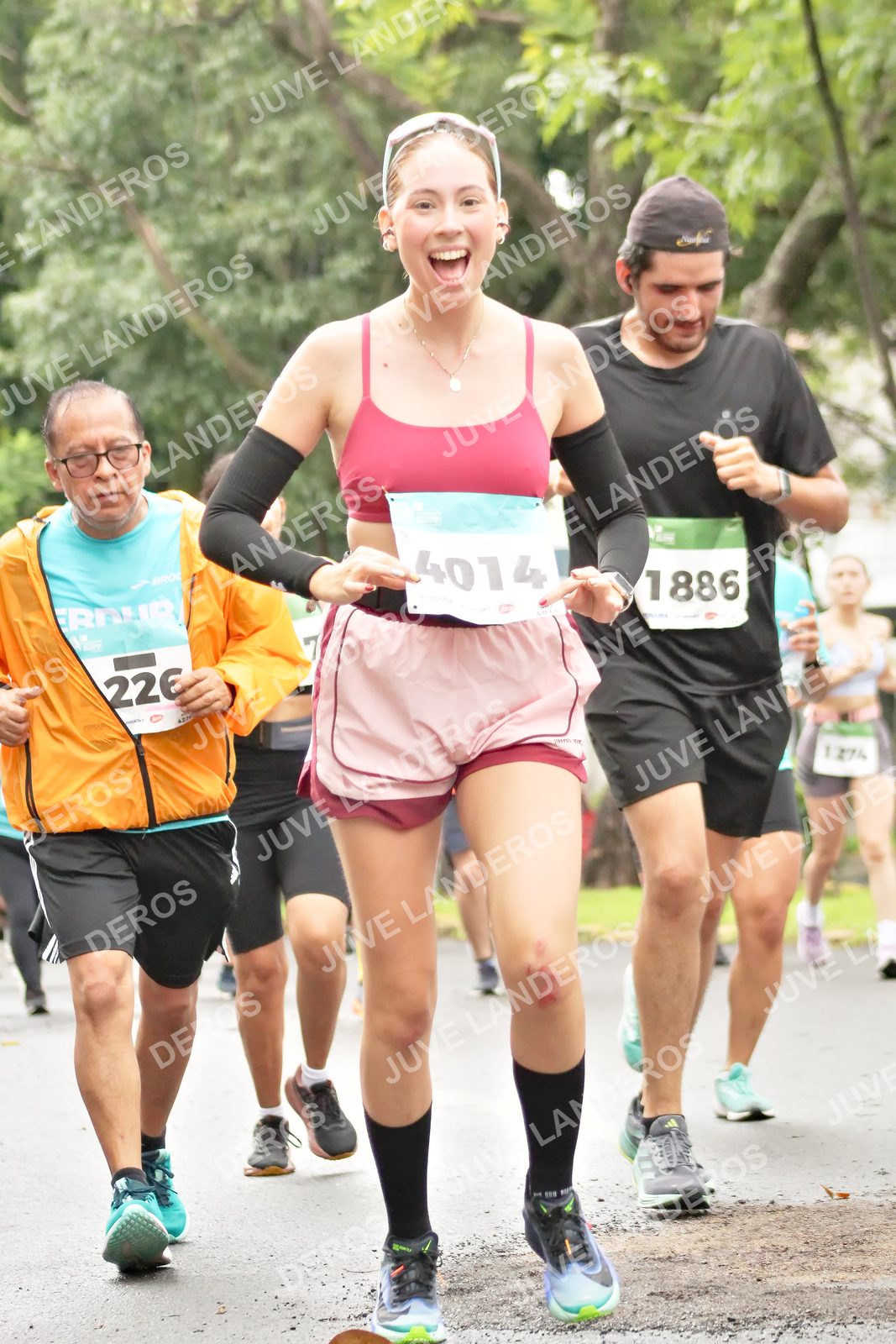 Foto del MEDIO MARATÓN ATLAS en Av. Patria, frente al Parque El Polvorín, Zapopan a las 08:38 · dorsal 4014, 1886, 1274