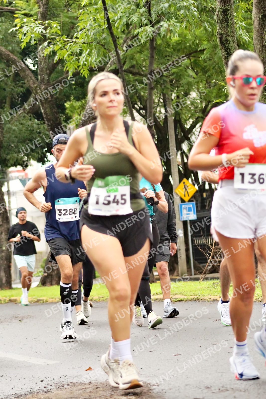 Foto del MEDIO MARATÓN ATLAS en Av. Patria, frente al Parque El Polvorín, Zapopan a las 08:26 · dorsal 3288, 1545