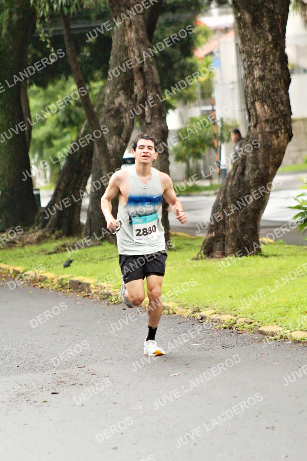 Foto del MEDIO MARATÓN ATLAS en Av. Patria, frente al Parque El Polvorín, Zapopan a las 08:04 · dorsal 2880
