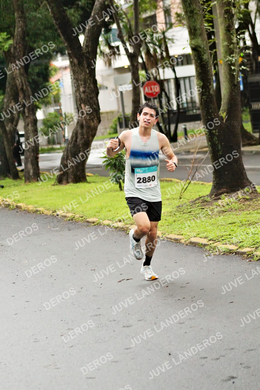 Foto del MEDIO MARATÓN ATLAS en Av. Patria, frente al Parque El Polvorín, Zapopan a las 08:04 · dorsal 2880