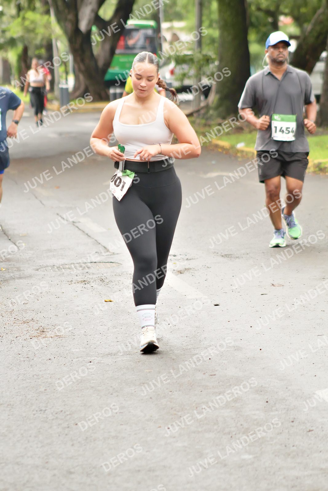 Foto del MEDIO MARATÓN ATLAS en Av. Patria, frente al Parque El Polvorín, Zapopan a las 09:07 · dorsal 1454, 1