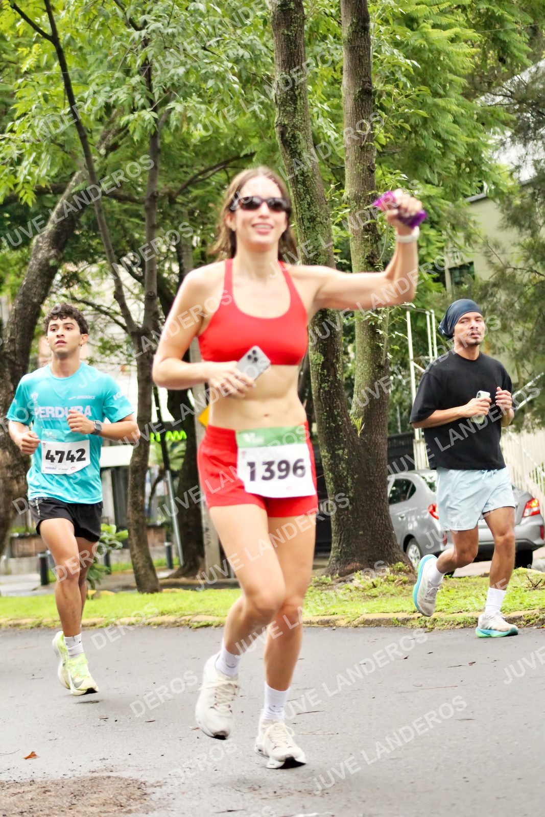 Foto del MEDIO MARATÓN ATLAS en Av. Patria, frente al Parque El Polvorín, Zapopan a las 08:26 · dorsal 1396, 4742