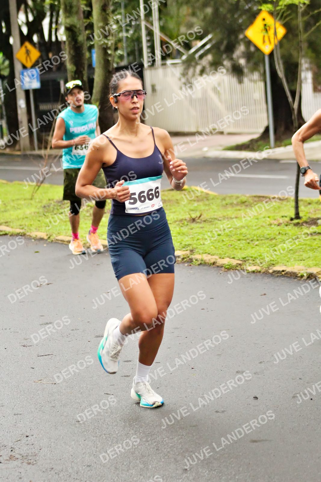 Foto del MEDIO MARATÓN ATLAS en Av. Patria, frente al Parque El Polvorín, Zapopan a las 08:17 · dorsal 5666, 636