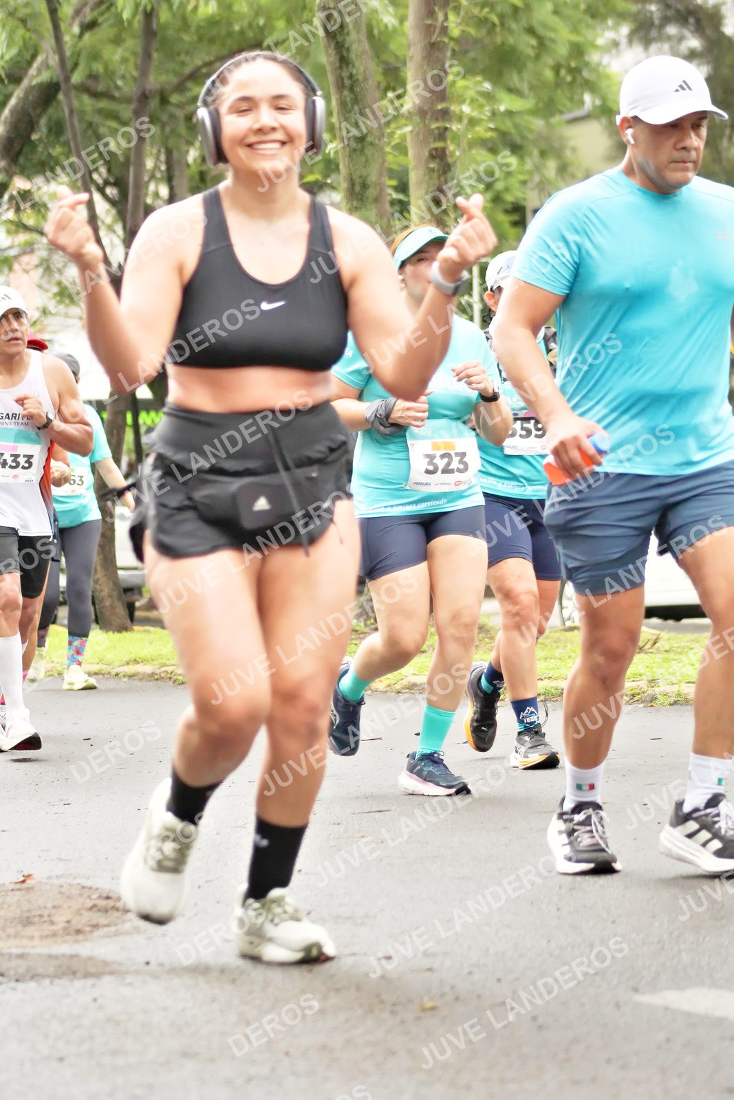 Foto del MEDIO MARATÓN ATLAS en Av. Patria, frente al Parque El Polvorín, Zapopan a las 08:44 · dorsal 323, 433, 63