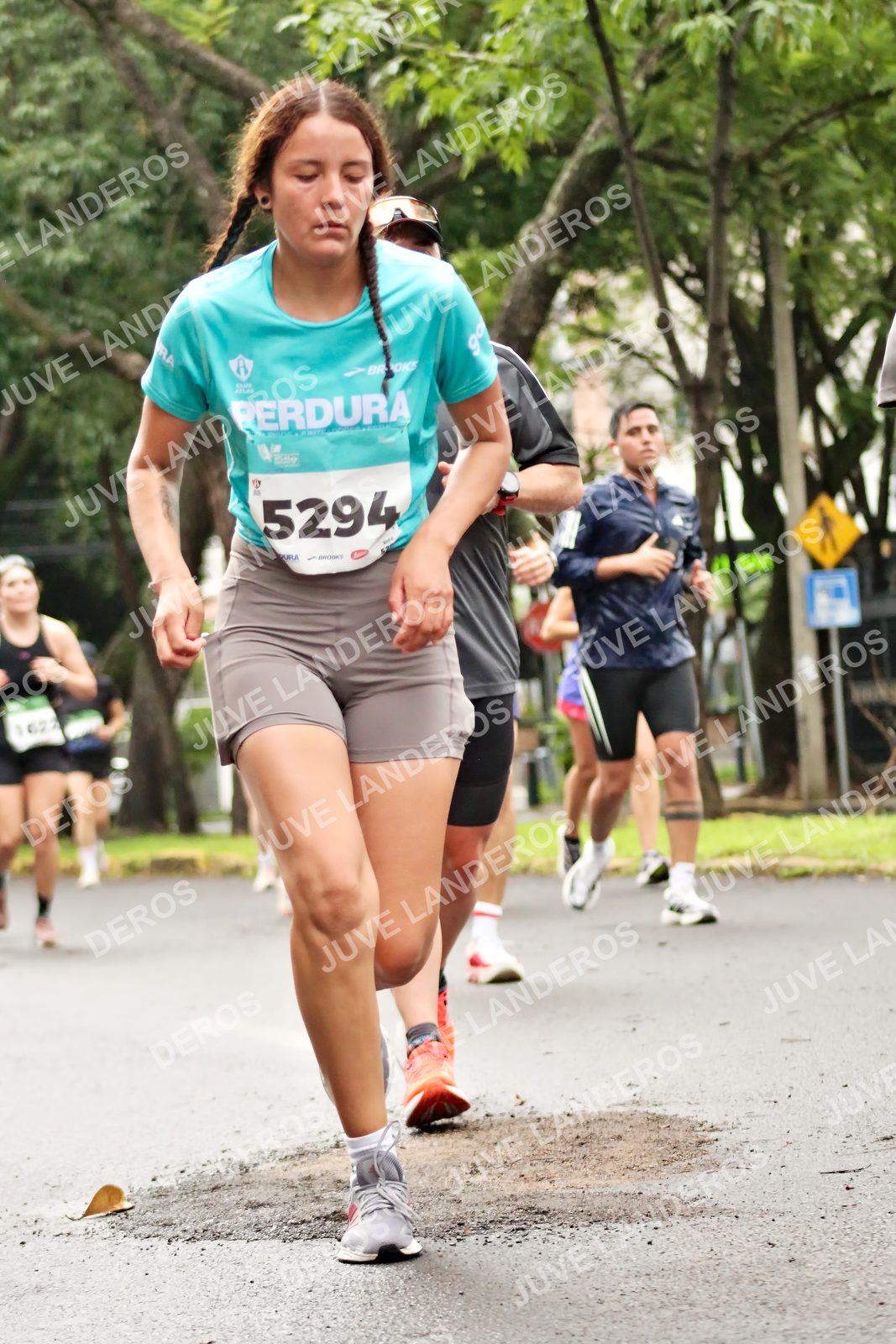 Foto del MEDIO MARATÓN ATLAS en Av. Patria, frente al Parque El Polvorín, Zapopan a las 08:33 · dorsal 5294, 1622