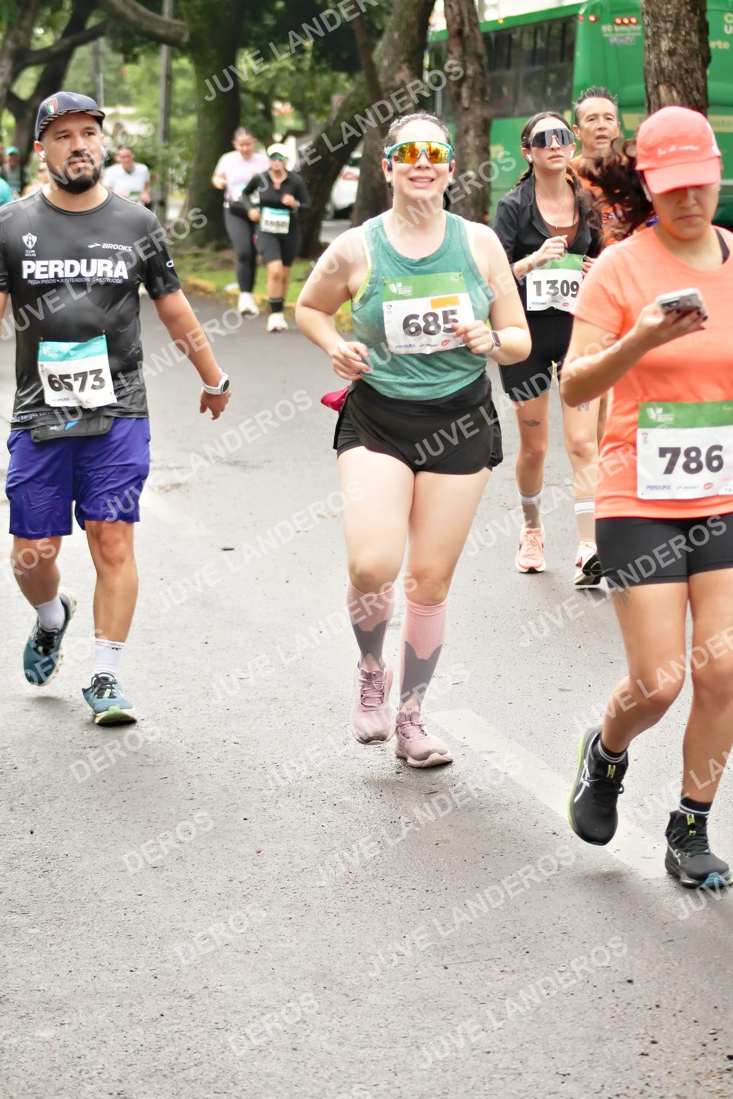 Foto del MEDIO MARATÓN ATLAS en Av. Patria, frente al Parque El Polvorín, Zapopan a las 08:51 · dorsal 786, 685, 6573, 1309