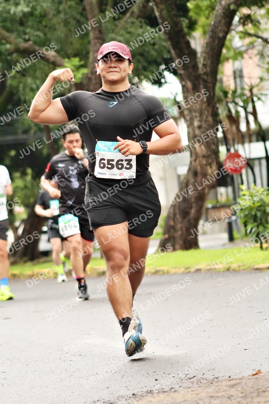Foto del MEDIO MARATÓN ATLAS en Av. Patria, frente al Parque El Polvorín, Zapopan a las 08:41 · dorsal 6563, 6194