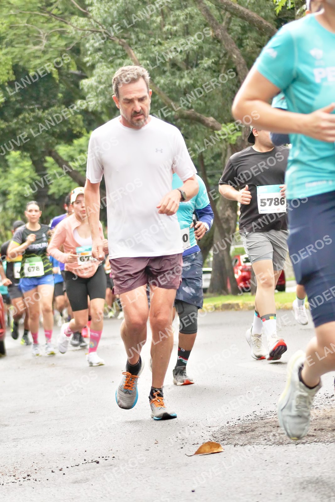 Foto del MEDIO MARATÓN ATLAS en Av. Patria, frente al Parque El Polvorín, Zapopan a las 08:38 · dorsal 5786, 678