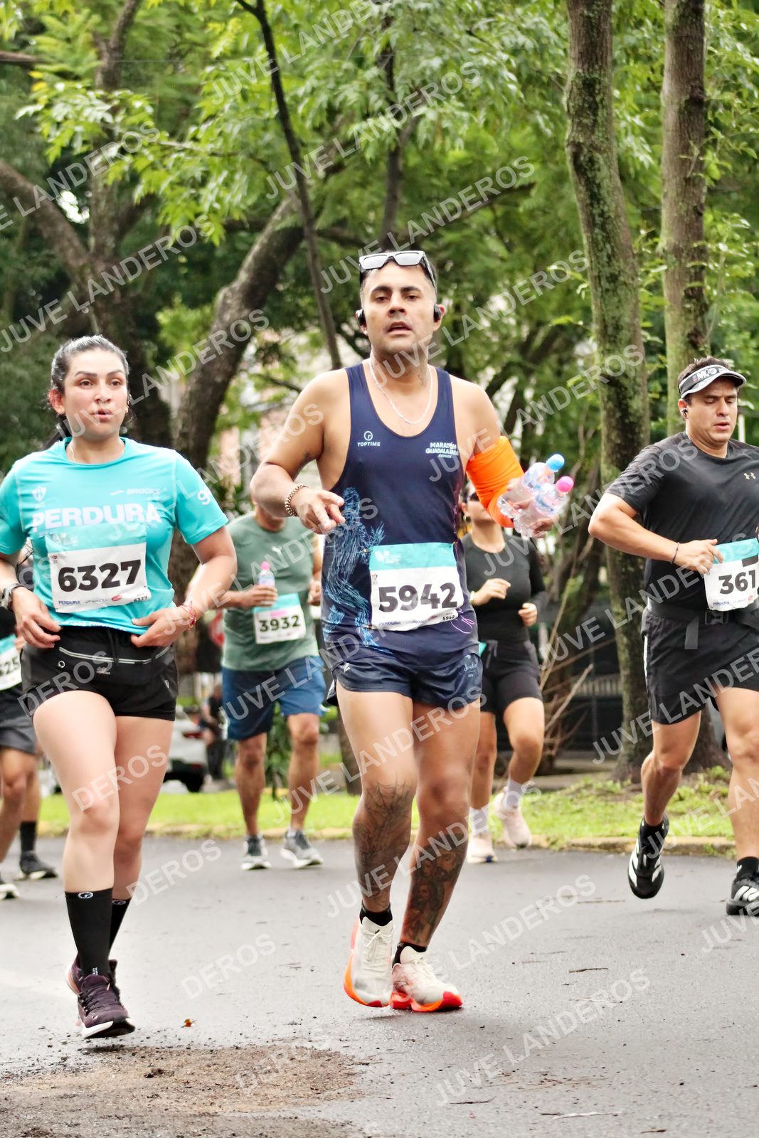 Foto del MEDIO MARATÓN ATLAS en Av. Patria, frente al Parque El Polvorín, Zapopan a las 08:30 · dorsal 6327, 5942, 3932, 367