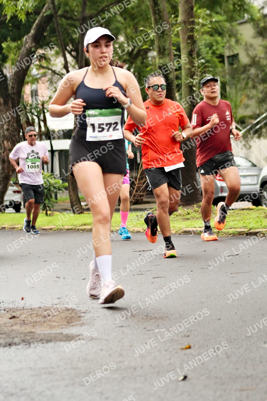 Foto del MEDIO MARATÓN ATLAS en Av. Patria, frente al Parque El Polvorín, Zapopan a las 08:29 · dorsal 1572, 1005