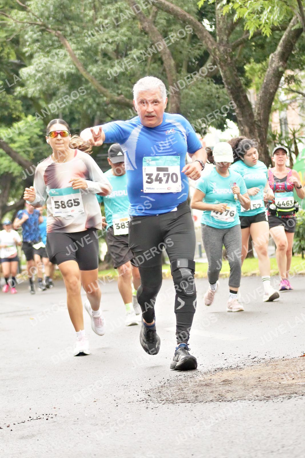 Foto del MEDIO MARATÓN ATLAS en Av. Patria, frente al Parque El Polvorín, Zapopan a las 08:43 · dorsal 3470, 5865, 383, 4463