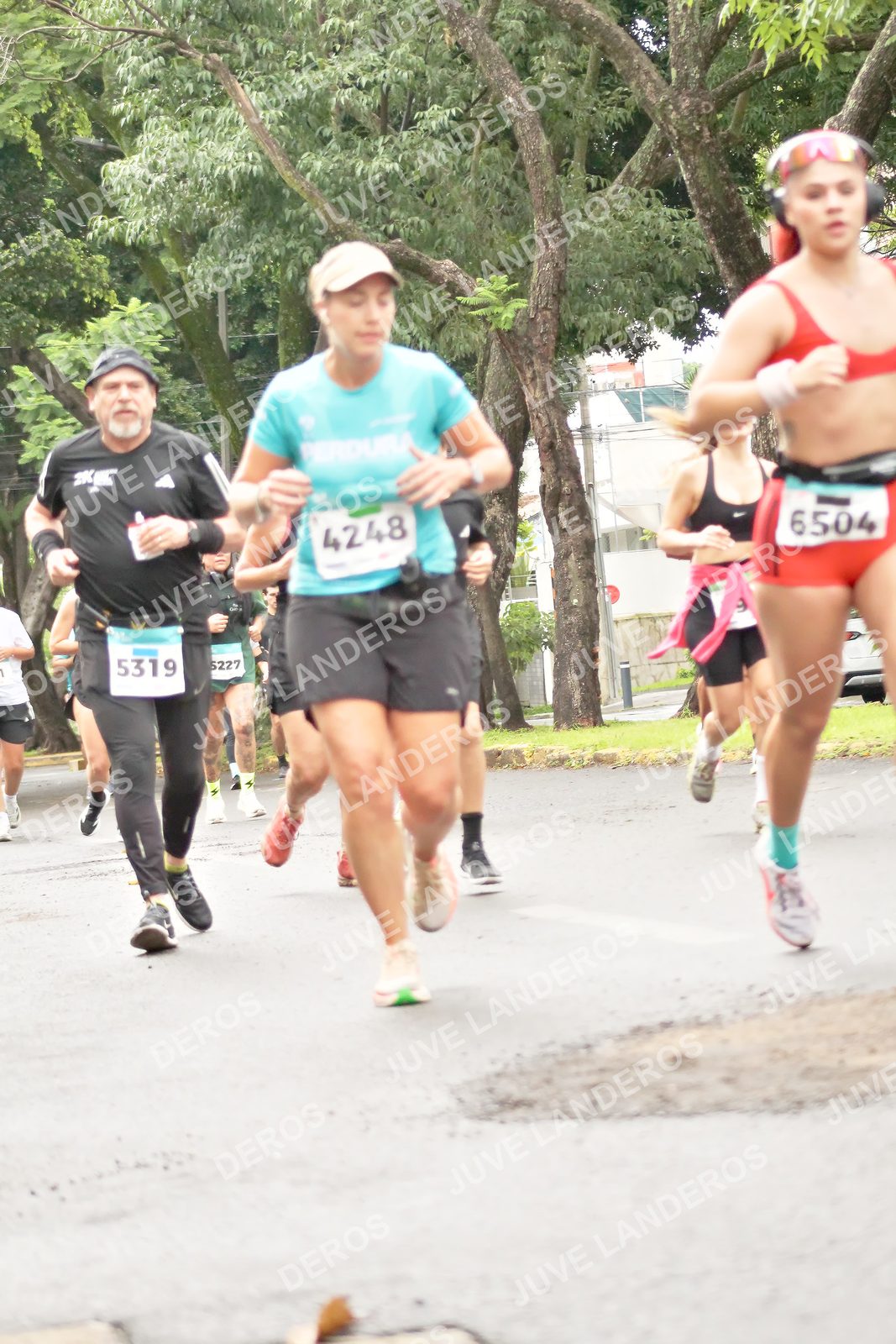 Foto del MEDIO MARATÓN ATLAS en Av. Patria, frente al Parque El Polvorín, Zapopan a las 08:44 · dorsal 5319, 4248, 6504, 5227
