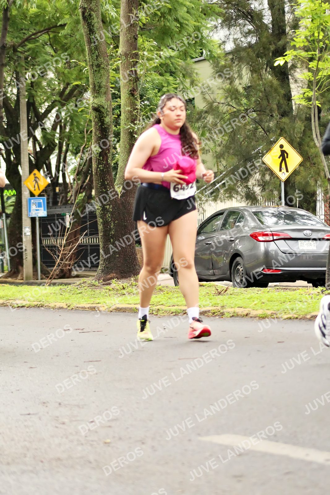 Foto del MEDIO MARATÓN ATLAS en Av. Patria, frente al Parque El Polvorín, Zapopan a las 08:46 · dorsal 6492