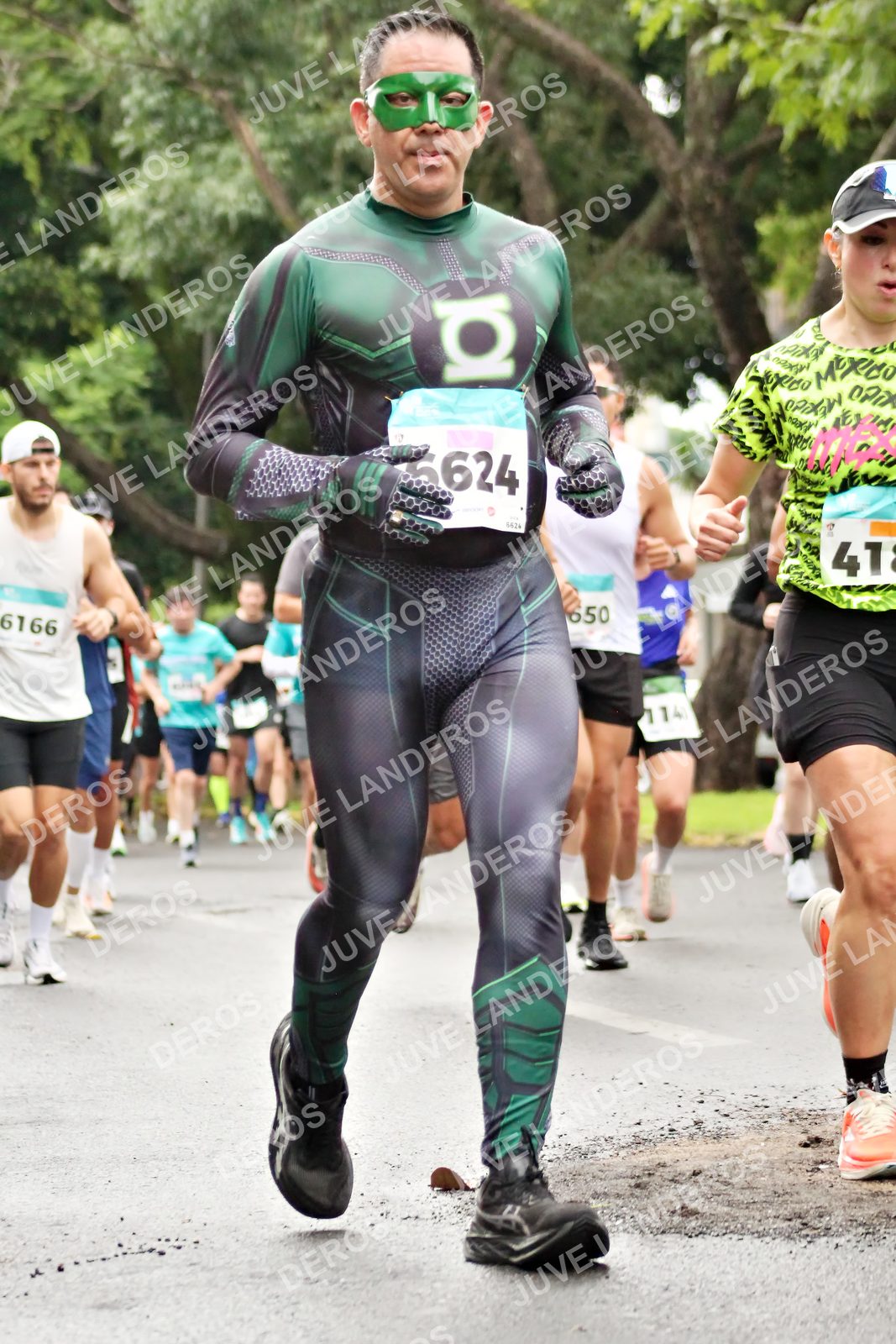 Foto del MEDIO MARATÓN ATLAS en Av. Patria, frente al Parque El Polvorín, Zapopan a las 08:32 · dorsal 650, 6166, 5624, 114