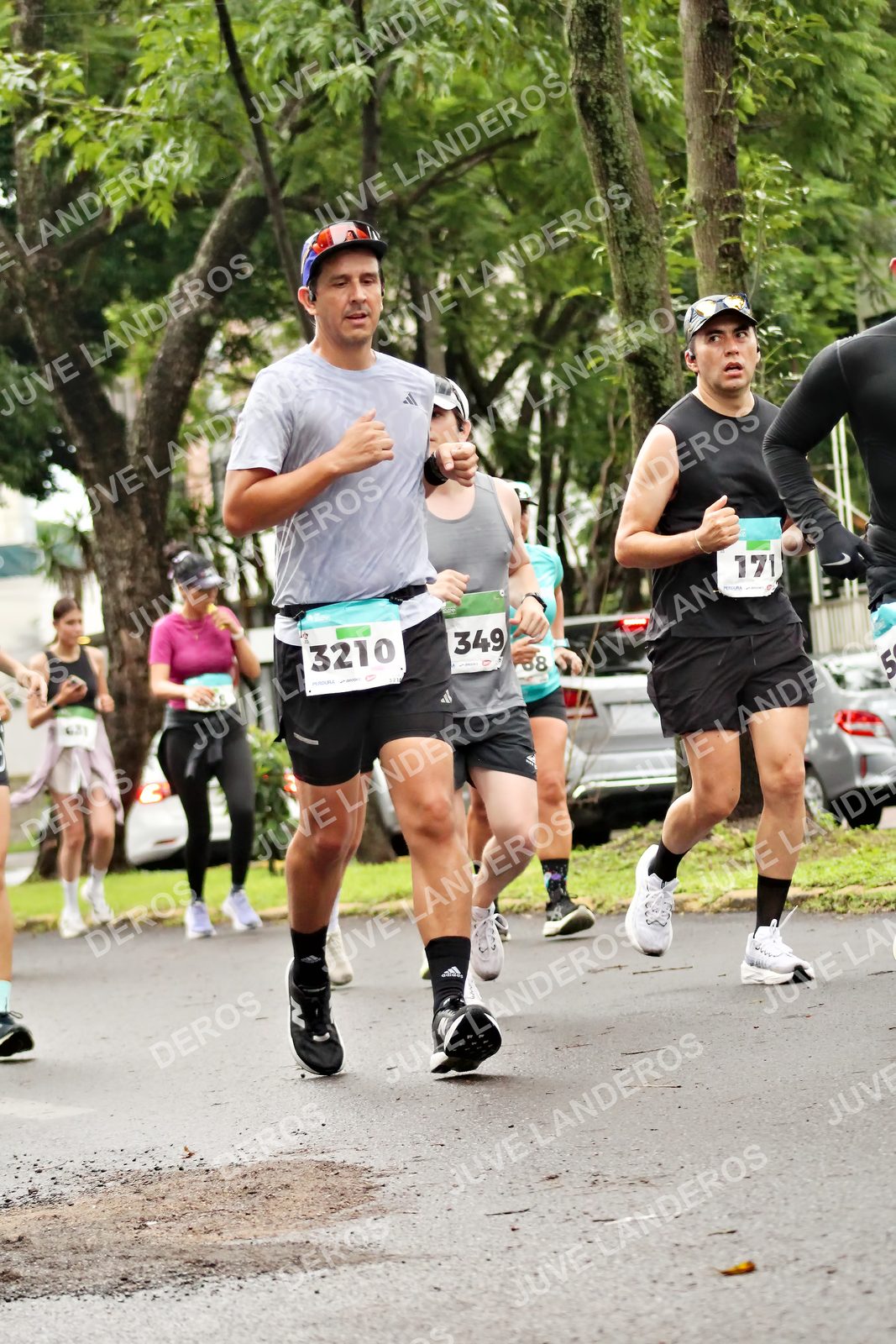 Foto del MEDIO MARATÓN ATLAS en Av. Patria, frente al Parque El Polvorín, Zapopan a las 08:32 · dorsal 3210, 349, 171, 5