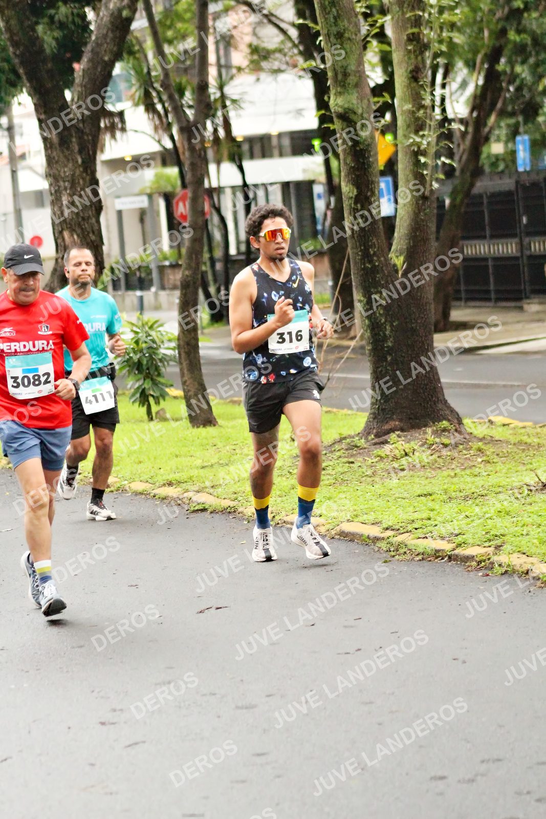Foto del MEDIO MARATÓN ATLAS en Av. Patria, frente al Parque El Polvorín, Zapopan a las 08:10 · dorsal 3082, 316, 4111