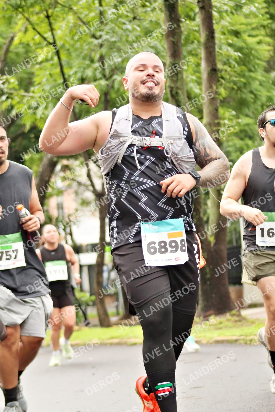 Foto del MEDIO MARATÓN ATLAS en Av. Patria, frente al Parque El Polvorín, Zapopan a las 08:42 · dorsal 16, 6898, 757
