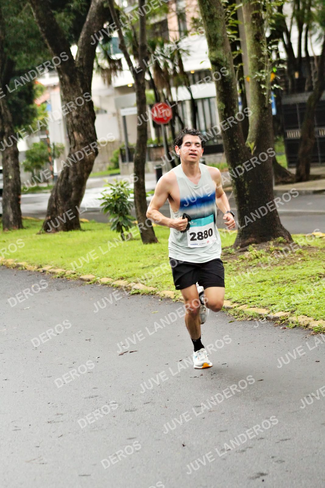 Foto del MEDIO MARATÓN ATLAS en Av. Patria, frente al Parque El Polvorín, Zapopan a las 08:04 · dorsal 2880